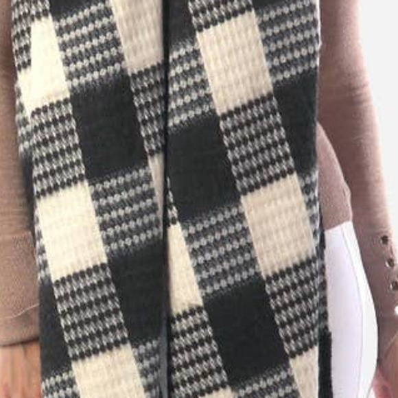 Black White Buffalo Check Woven Knit Oblong Fringe Scarf - Picture 2 of 2